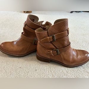 Sofft brand boots size 8.5 gently worn only a few times. Cognac color.